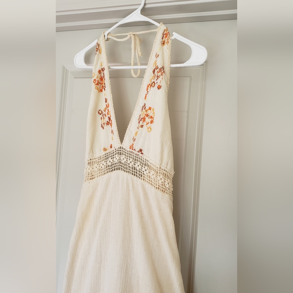 Elegant Cream Embroidered Maxi Dress - Picture 6 of 8
